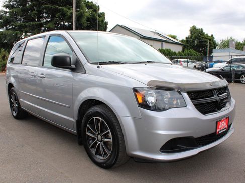 Used 2015 Dodge Grand Caravan SE w/ Quick Order Package 29E SE FWD image 7