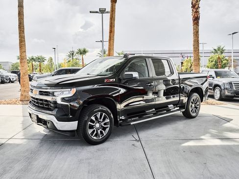 Used 2022 Chevrolet Silverado 1500 LT AWD/4WD image 5