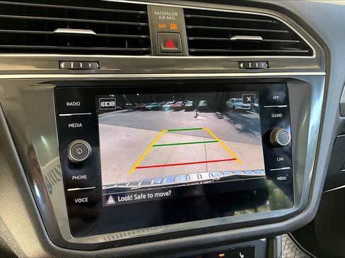 Used 2022 Volkswagen Tiguan SE AWD/4WD image 27