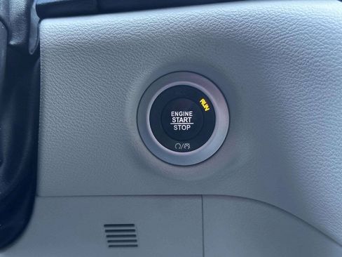 Used 2018 Chrysler Pacifica Touring-L Plus w/ Tire & Wheel Group FWD image 37