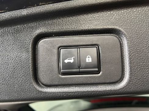 Used 2024 Nissan Pathfinder Platinum image 8