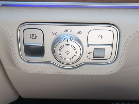 Certified 2024 Mercedes-Benz GLS 450 4MATIC image 17