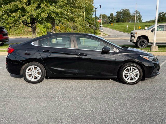 Used 2018 Chevrolet Cruze LT w/ Convenience Package FWD image 13
