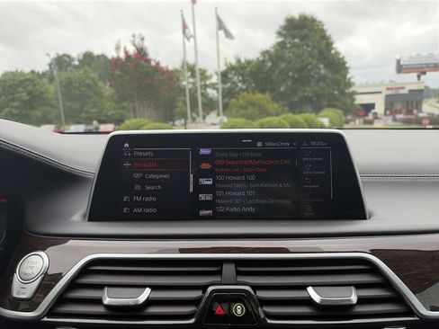 Used 2022 BMW 750i xDrive w/ Executive Package AWD/4WD image 24