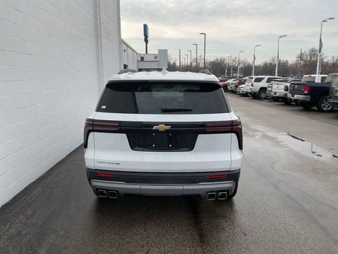 Used 2025 Chevrolet Traverse LT image 7