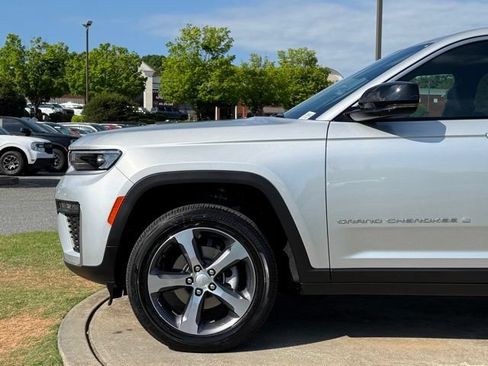 New 2026 Jeep Grand Cherokee Limited AWD/4WD image 12