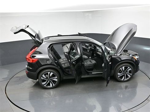 Used 2024 Volvo XC40 B5 Plus w/ Climate Package image 48