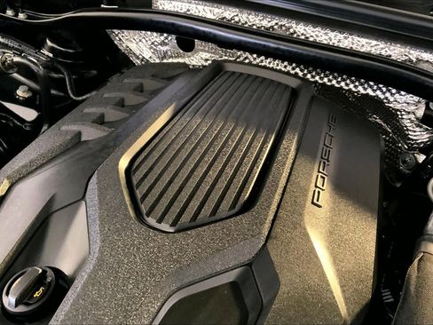 Used 2025 Porsche Macan image 33