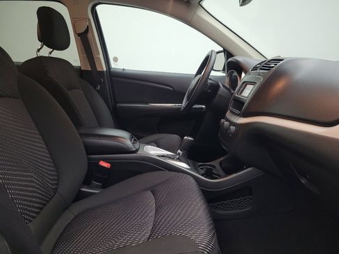 Used 2020 Dodge Journey SE image 21