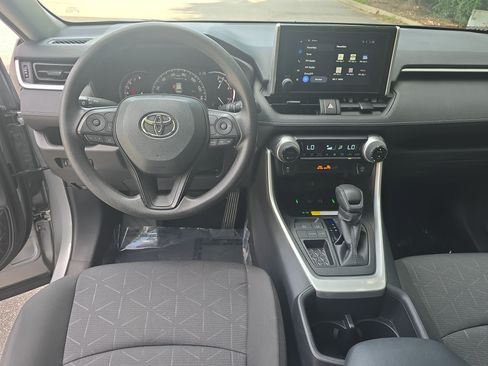 Used 2025 Toyota RAV4 XLE FWD image 17