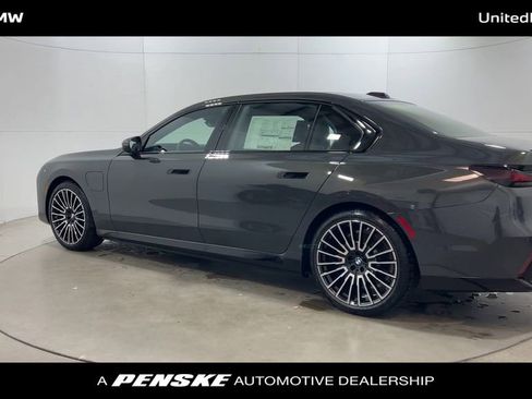 New 2026 BMW 750e xDrive w/ Premium Package image 6