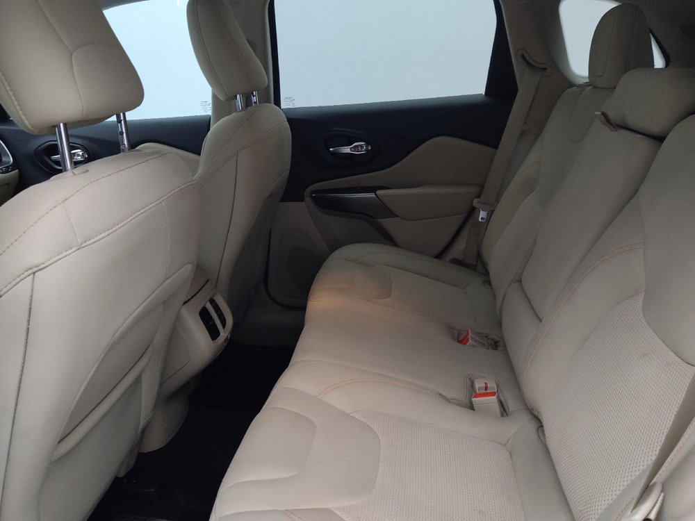 Used 2020 Jeep Cherokee Latitude FWD image 18