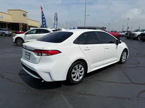 Used 2021 Toyota Corolla LE image 18