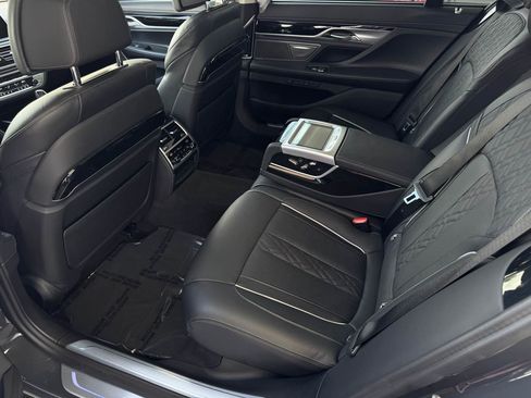 Used 2022 BMW ALPINA B7 xDrive w/ Luxury Rear Seating Package AWD/4WD image 18