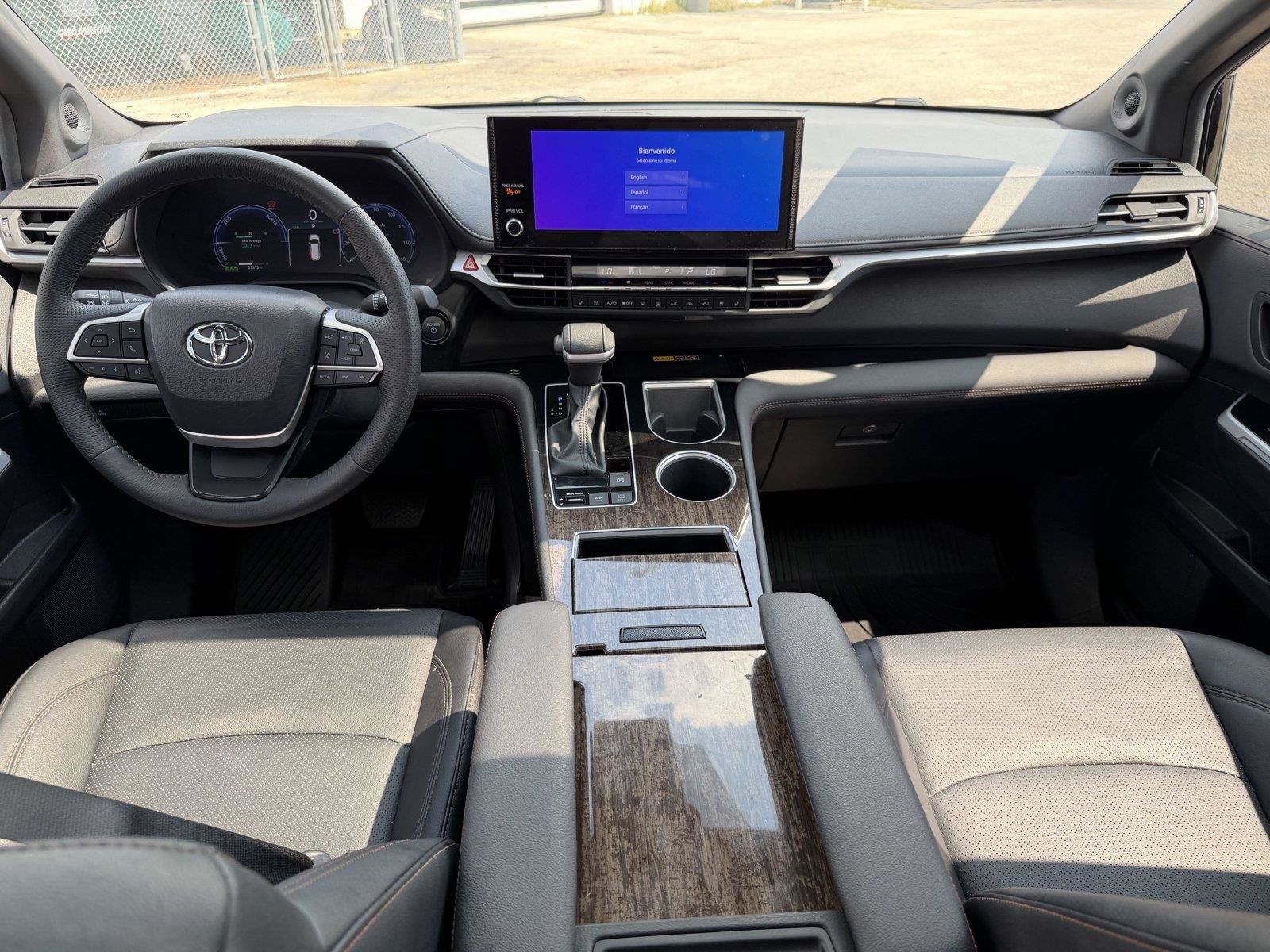 Used 2025 Toyota Sienna Limited AWD/4WD image 21