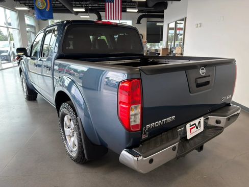 Used 2013 Nissan Frontier SV w/ SV Value Truck Pkg AWD/4WD image 8