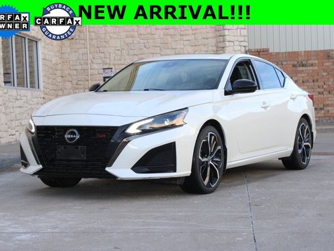 Used 2023 Nissan Altima 2.5 SR w/ SR Premium Package image 1