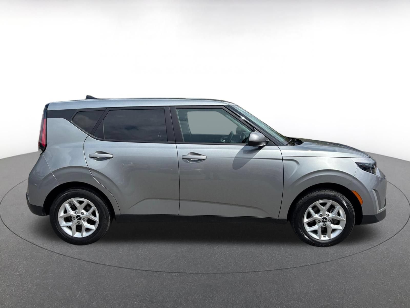 Used 2025 Kia Soul LX w/ LX Technology Package FWD image 14
