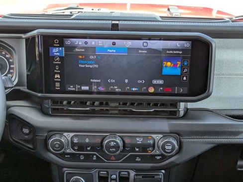 Used 2025 Jeep Wrangler Unlimited Sahara AWD/4WD image 18