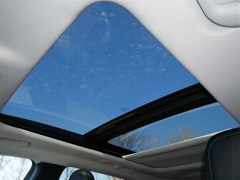 Used 2019 Jeep Cherokee Limited image 29