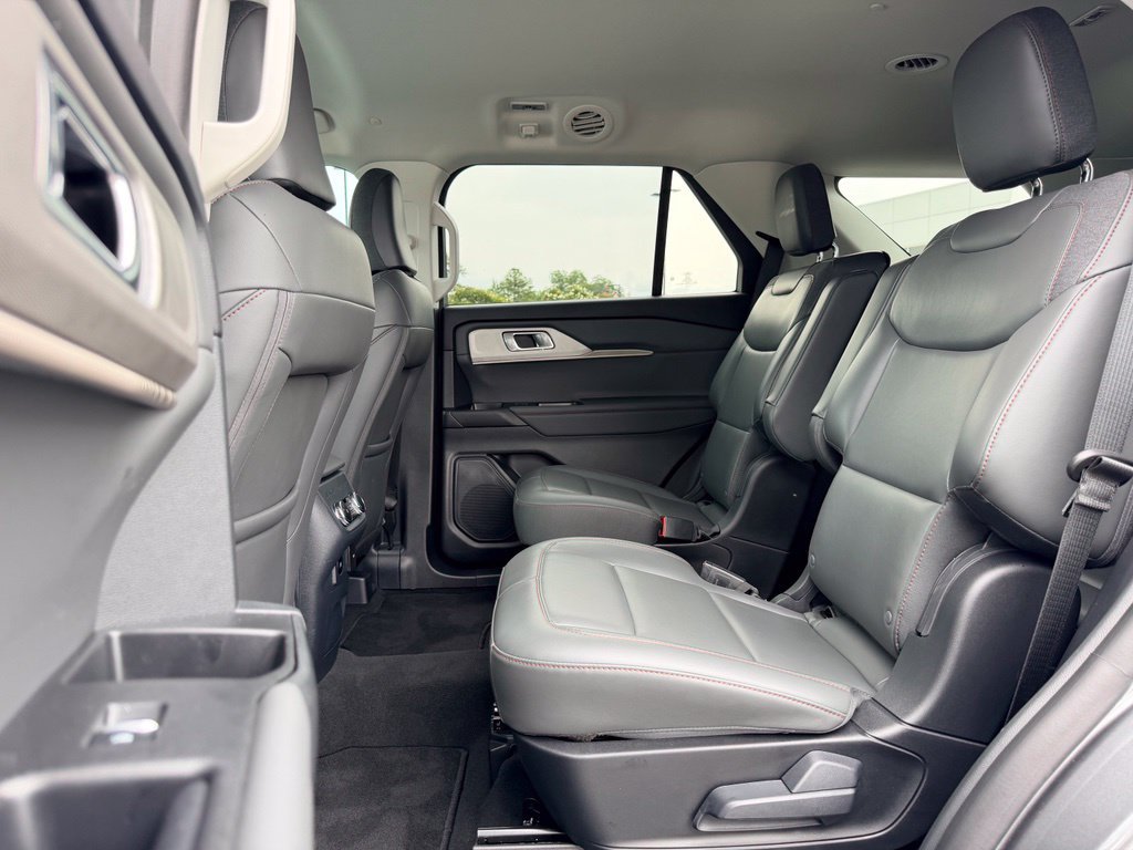 New 2026 Ford Explorer Active w/ Active Comfort Package RWD image 9