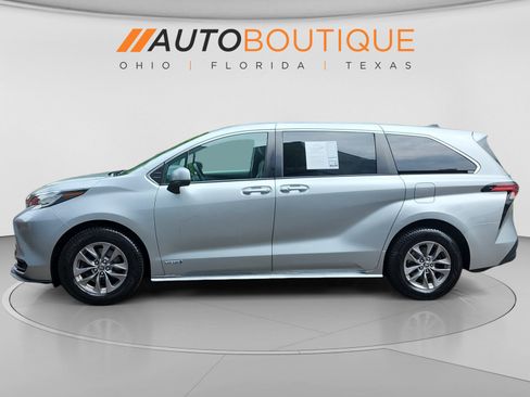 Used 2021 Toyota Sienna LE FWD image 2