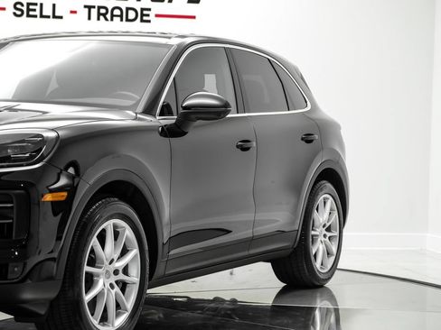 Used 2024 Porsche Cayenne AWD/4WD image 3