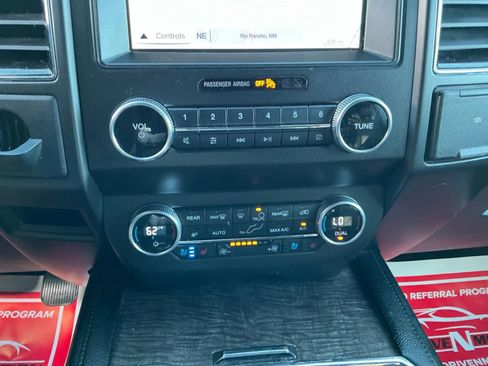 Used 2019 Ford Expedition Limited image 31