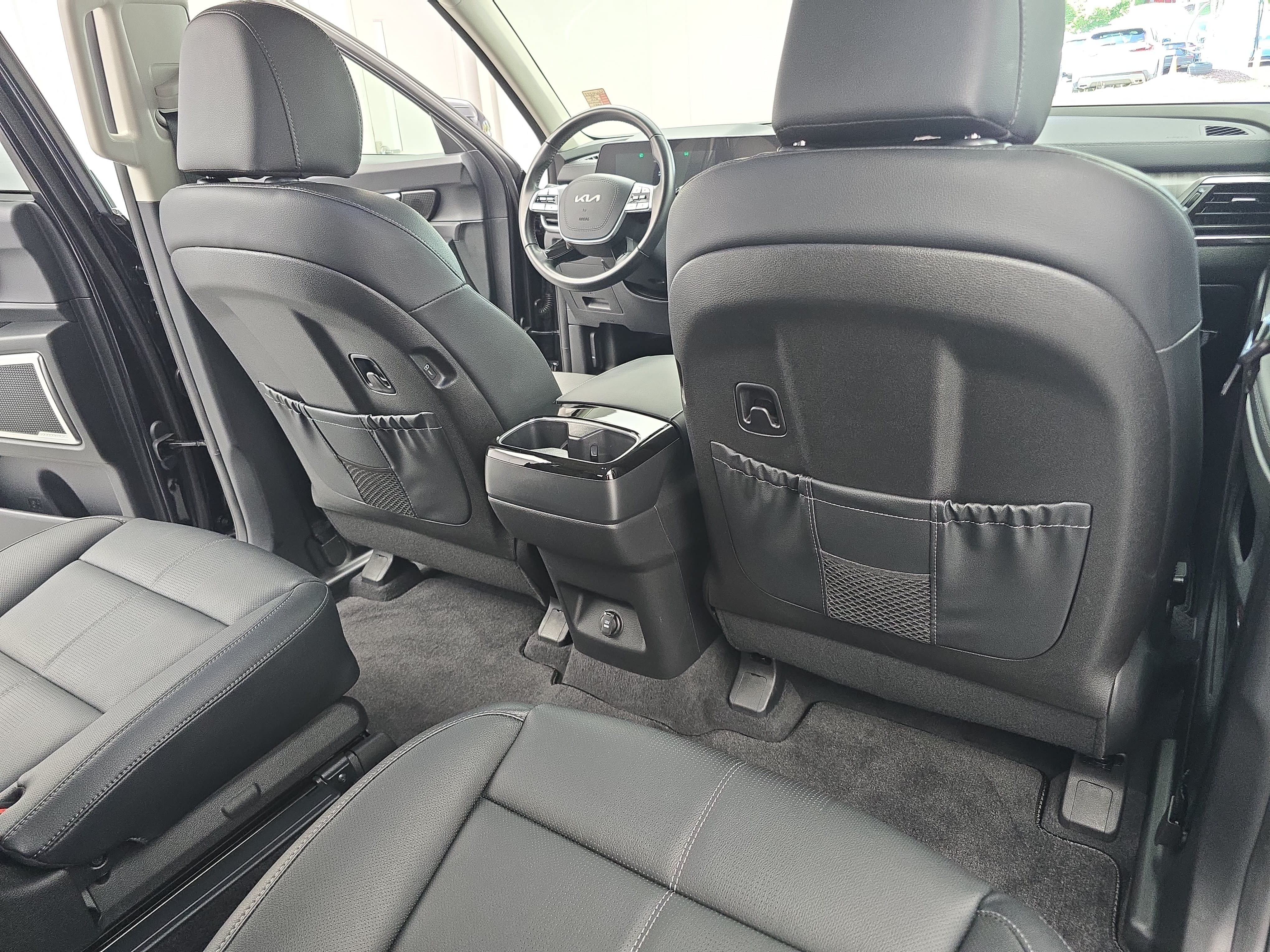Used 2025 Kia Telluride EX w/ EX Captain's Chair Package FWD image 11