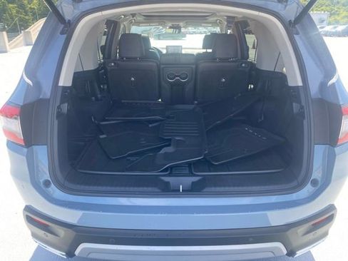 Used 2025 Honda Pilot Touring image 9