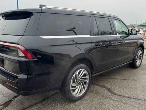 New 2025 Lincoln Navigator L Reserve image 8