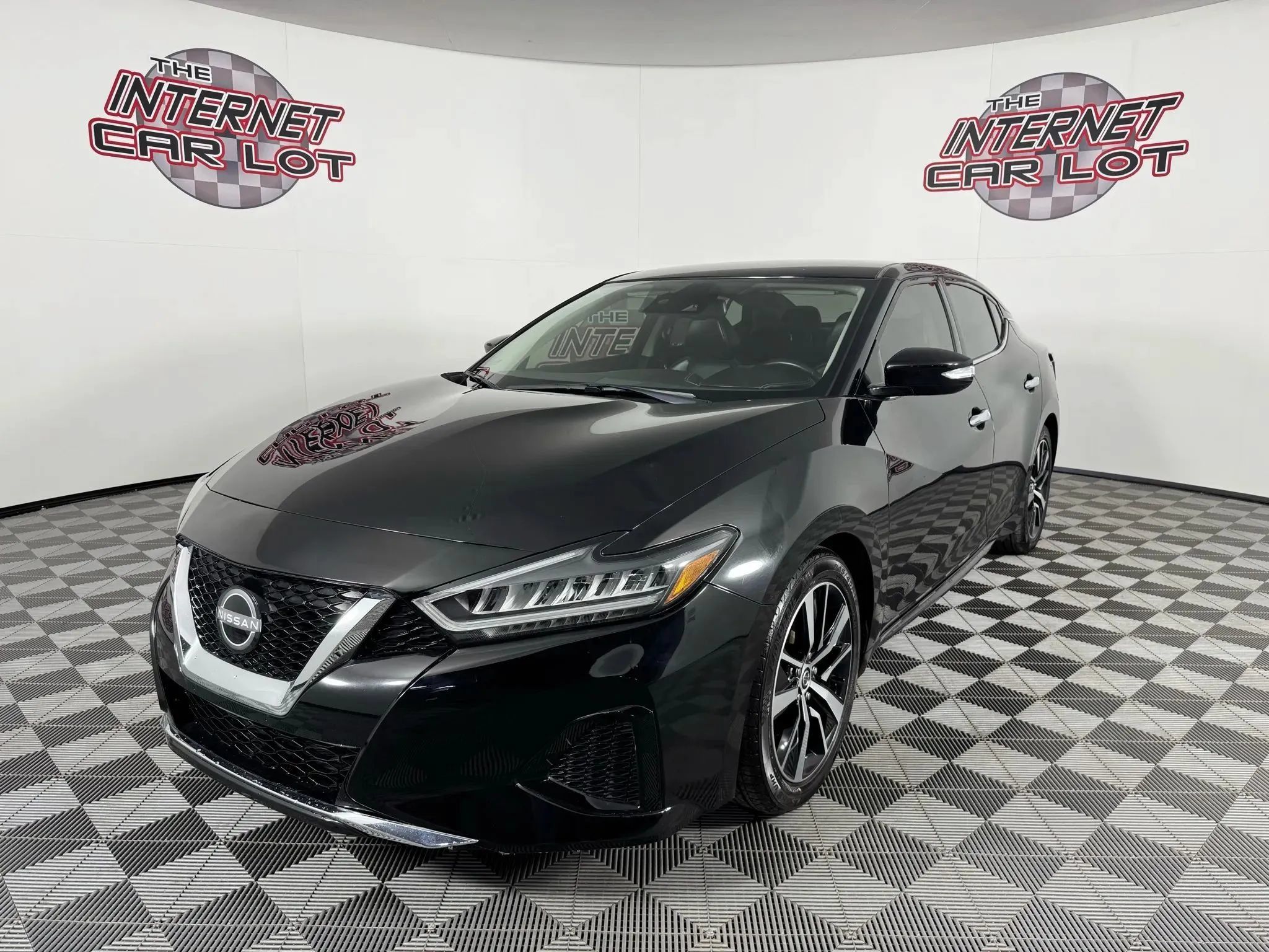 Used 2023 Nissan Maxima SV w/ Floor Mat Group FWD image 3