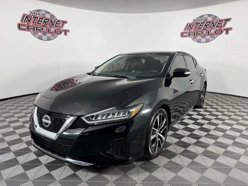 Used 2023 Nissan Maxima SV w/ Floor Mat Group FWD image 3