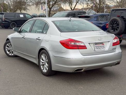 Used 2013 Hyundai Genesis 3.8 image 9