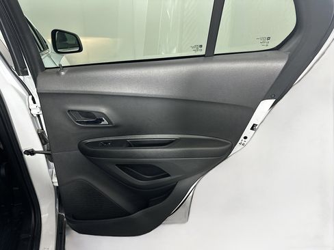 Used 2020 Chevrolet Trax LT w/ Driver Confidence Package image 28