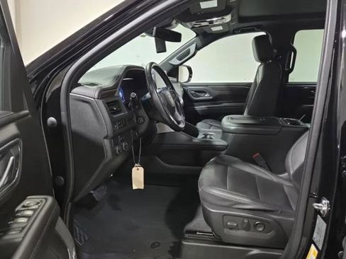 Used 2023 Chevrolet Suburban LT w/ Luxury Package image 3