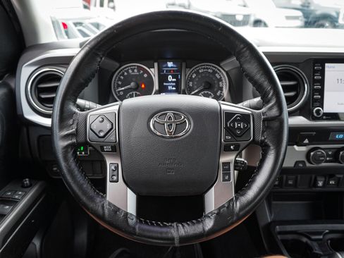 Used 2022 Toyota Tacoma SR5 w/ Technology Package RWD image 17