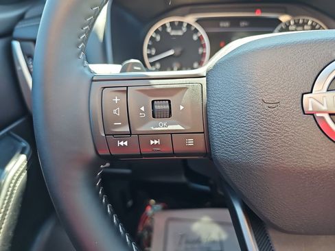 Used 2025 Nissan Rogue SV w/ SV Premium Package FWD image 22