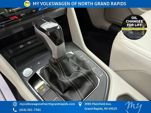 Used 2022 Volkswagen Tiguan SE w/ Panoramic Sunroof Package image 29