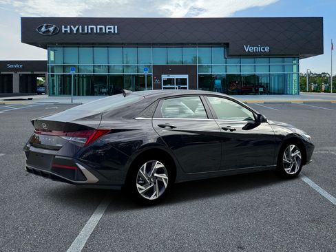 New 2026 Hyundai Elantra Limited FWD image 8