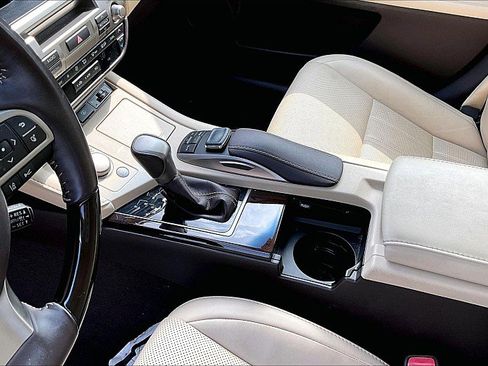 Used 2017 Lexus ES 350 w/ Luxury Package FWD image 12