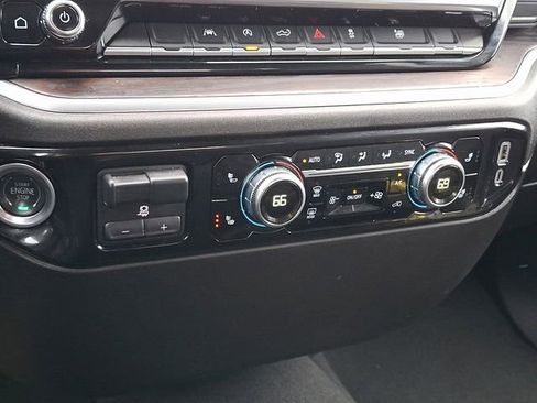 Used 2025 GMC Sierra 1500 SLT image 15