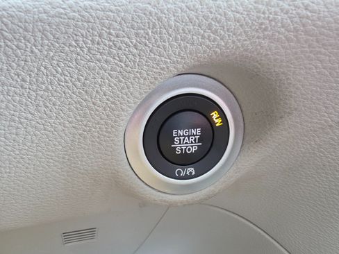 Used 2023 Chrysler Pacifica Limited FWD image 52