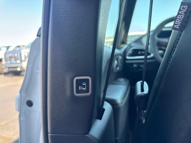 Used 2025 Chrysler Pacifica Limited FWD image 23