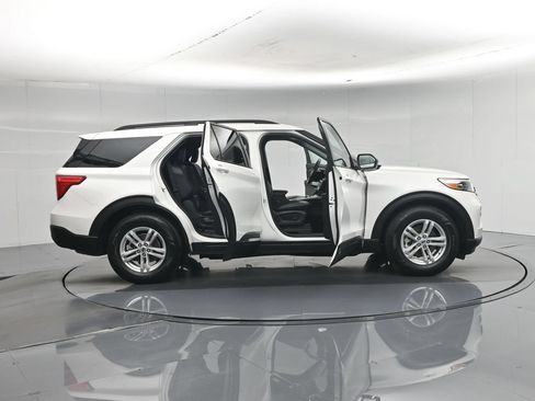 Certified 2023 Ford Explorer XLT w/ Equipment Group 202A RWD image 5
