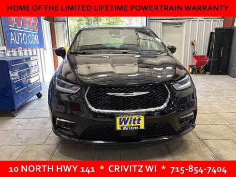 Used 2024 Chrysler Pacifica Touring-L FWD image 2