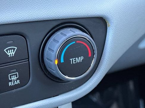 Used 2024 GMC Terrain SLE FWD image 29