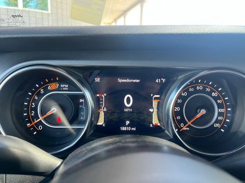 Used 2023 Jeep Wrangler Sport S image 19