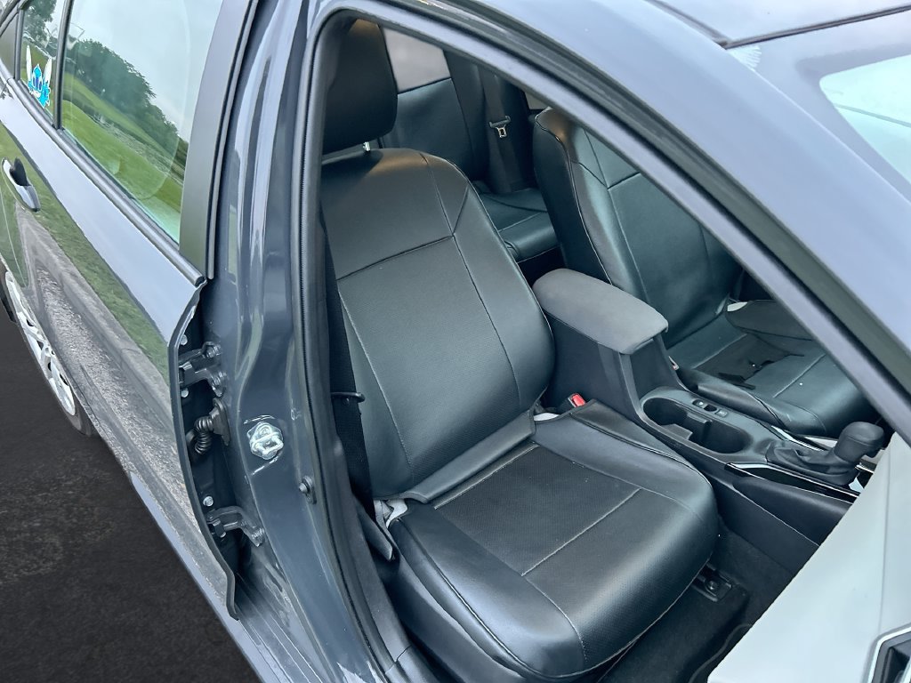 Used 2025 Toyota Corolla LE FWD image 30