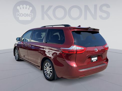 Used 2018 Toyota Sienna XLE w/ XLE Navigation Package FWD image 8